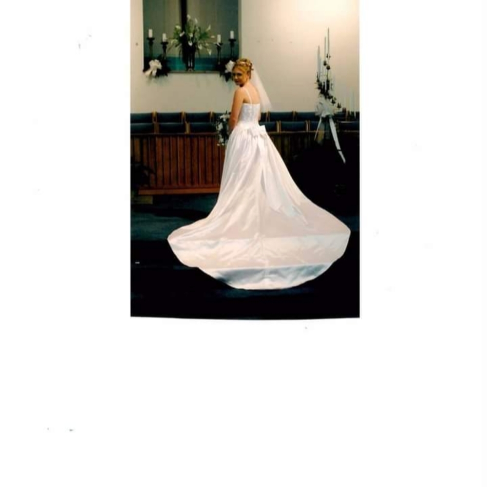 White wedding dress with bead accents and long train. Size 10 - Picture 2 of 3